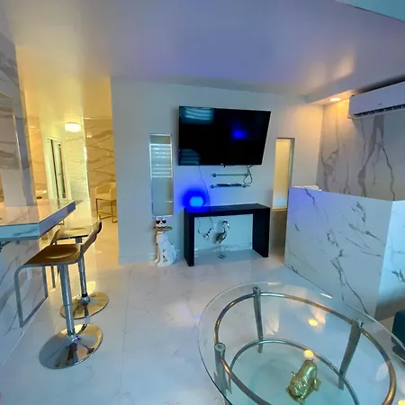 Luxurious Remodeled Direct Waterfront Apartment With Miami Skyline View And Outdoor Terrace Free Parking 5Min Drive To Miami Beach Exterior foto