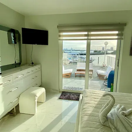 Luxurious Remodeled Direct Waterfront Apartment With Miami Skyline View And Outdoor Terrace Free Parking 5Min Drive To Miami Beach Exterior foto