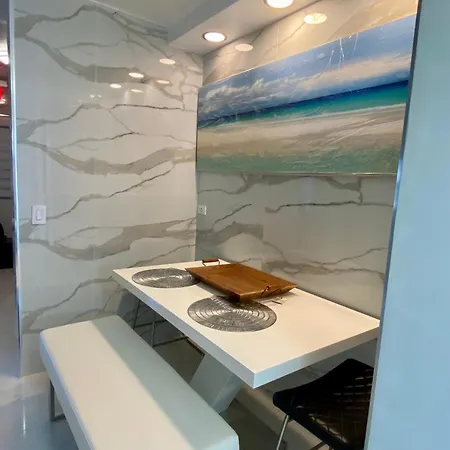 Luxurious Remodeled Direct Waterfront Apartment With Miami Skyline View And Outdoor Terrace Free Parking 5Min Drive To Miami Beach Exterior foto