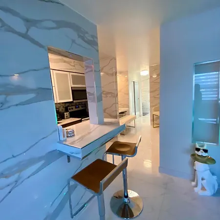 Luxurious Remodeled Direct Waterfront Apartment With Miami Skyline View And Outdoor Terrace Free Parking 5Min Drive To Miami Beach Exterior foto