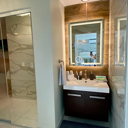 Luxurious Remodeled Direct Waterfront Apartment With Miami Skyline View And Outdoor Terrace Free Parking 5Min Drive To Miami Beach Exterior foto